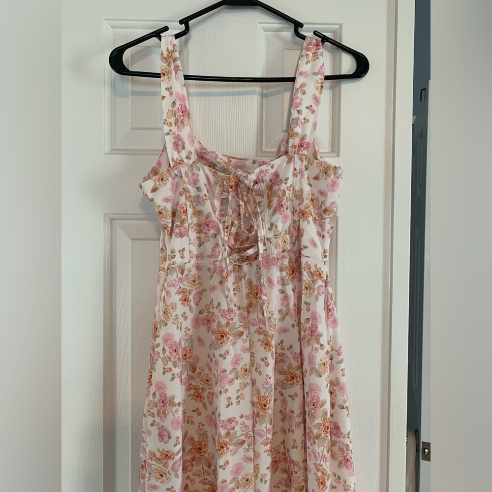 Beautiful floral dress 🌸🌺🌸